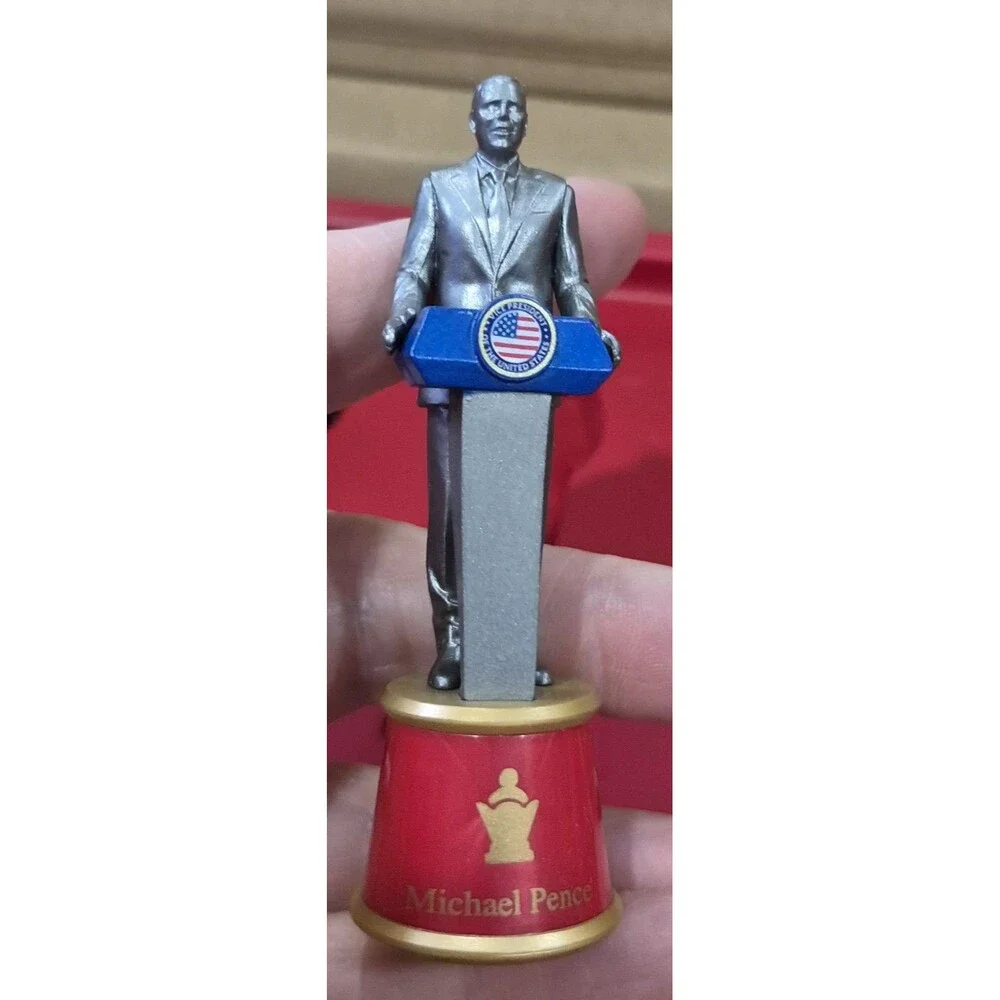 New BulbHead 2020 Battle For The White House Chess Set Republican Trump Pence